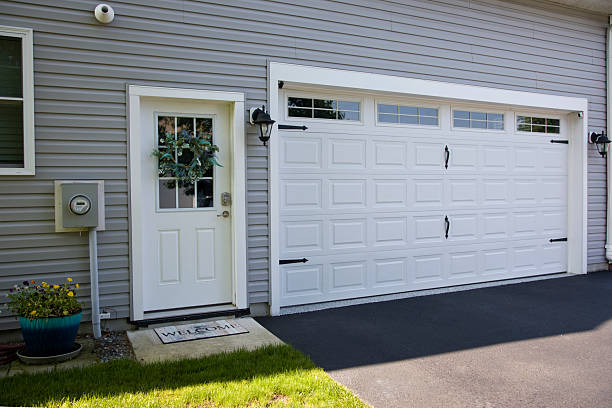 24/7 Emergency Garage Door Panel Replacement experts in Weweantic, MA